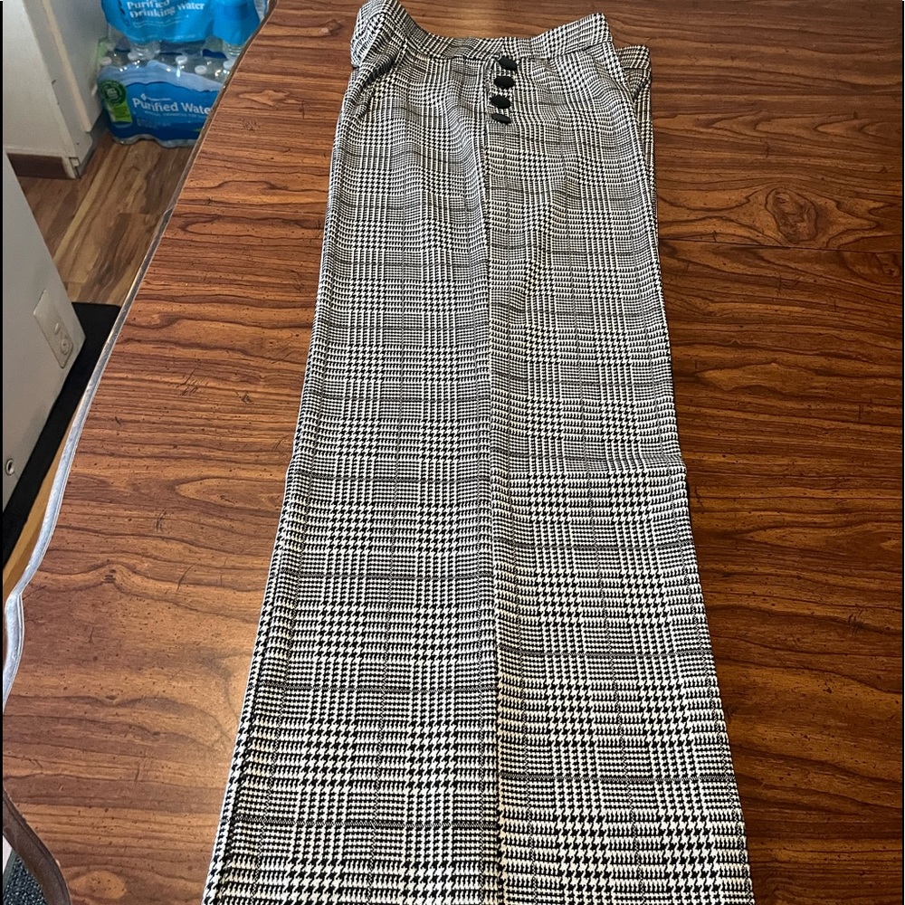Wide leg black and white pants